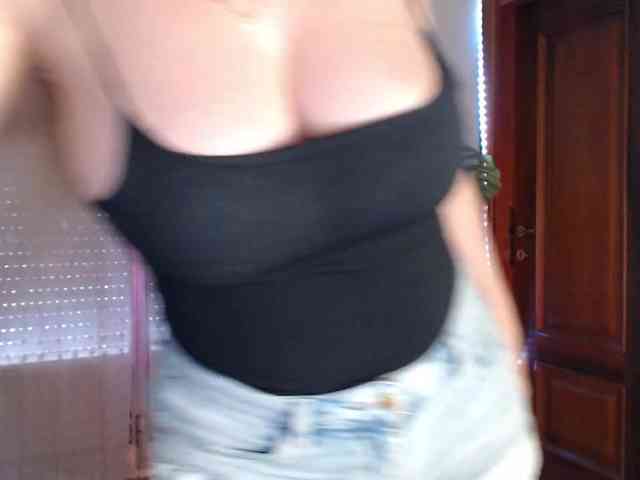 Alina-Lovely webcam