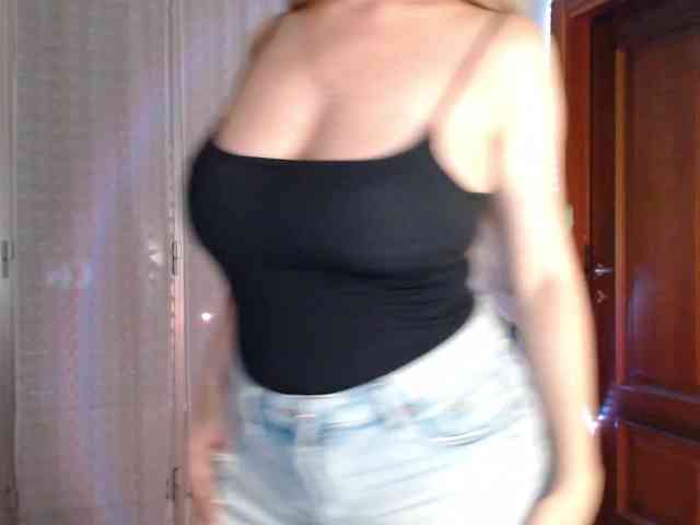 Alina-Lovely webcam
