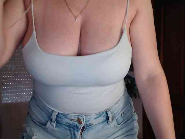 Alina-Lovely webcam