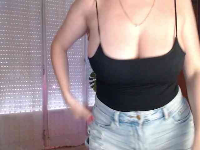 Alina-Lovely webcam