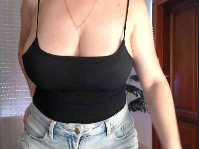 Alina-Lovely webcam