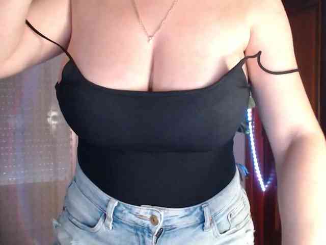 Alina-Lovely webcam