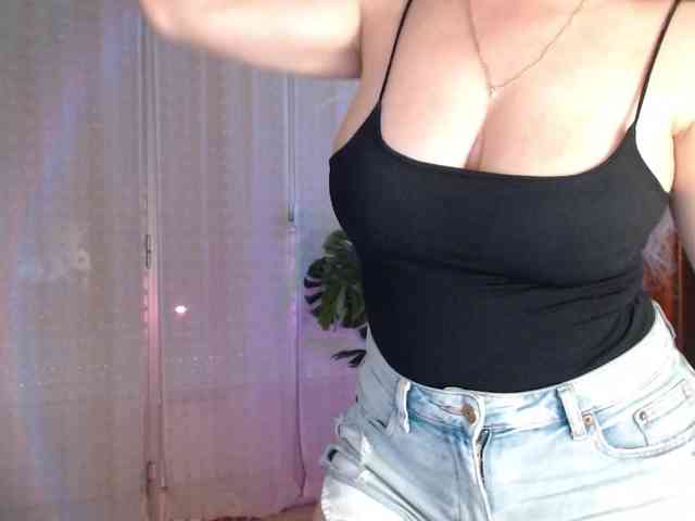 Alina-Lovely webcam