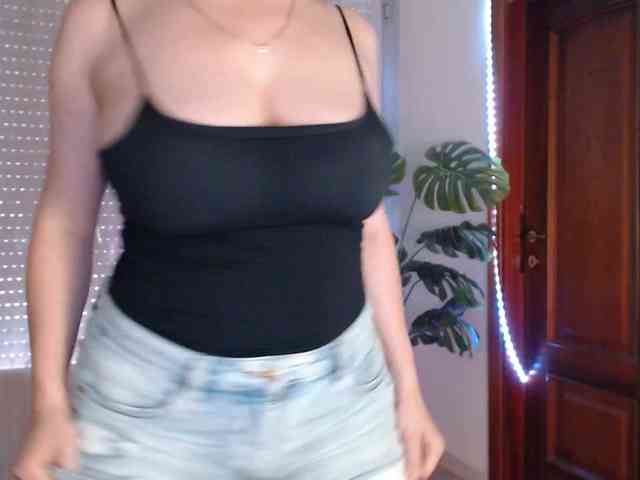 Alina-Lovely webcam
