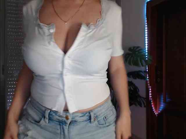 Alina-Lovely webcam