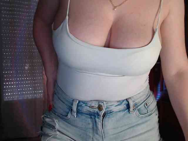 Alina-Lovely webcam