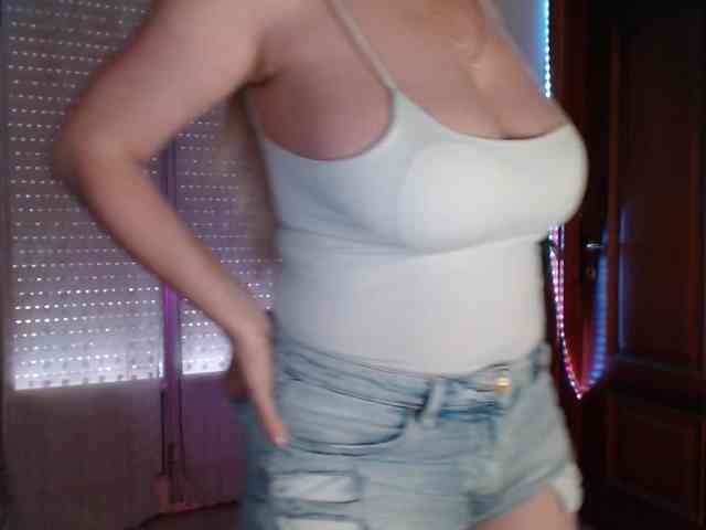 Alina-Lovely webcam