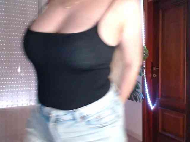 Alina-Lovely webcam