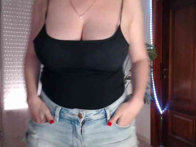 Alina-Lovely webcam