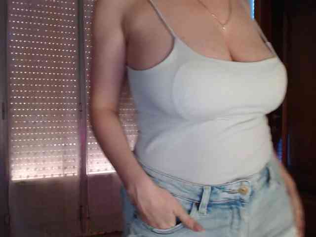 Alina-Lovely webcam