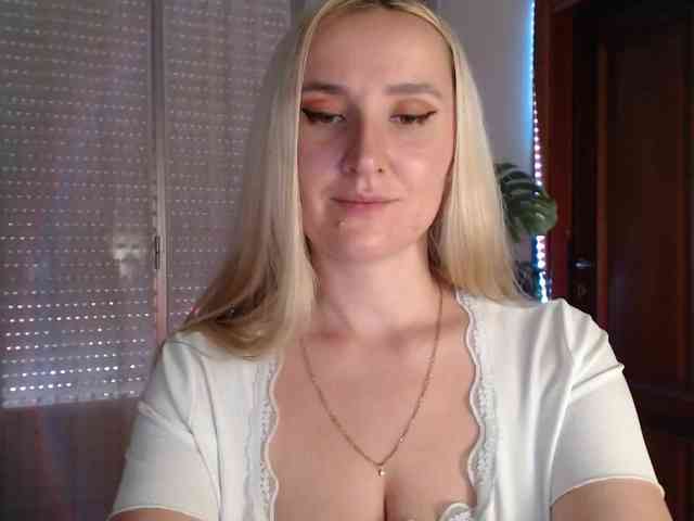 Alina-Lovely webcam