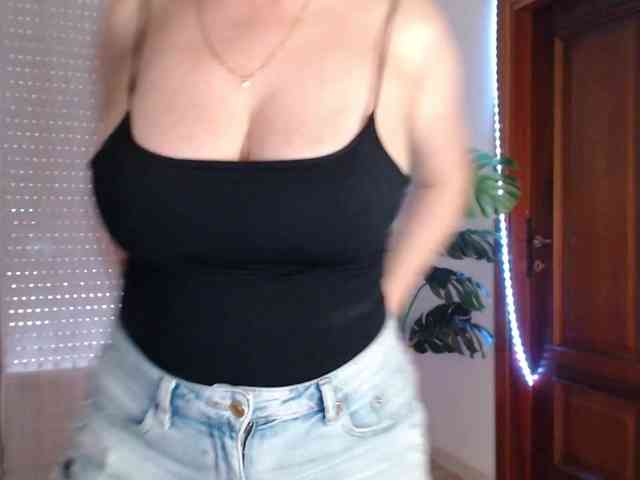Alina-Lovely webcam