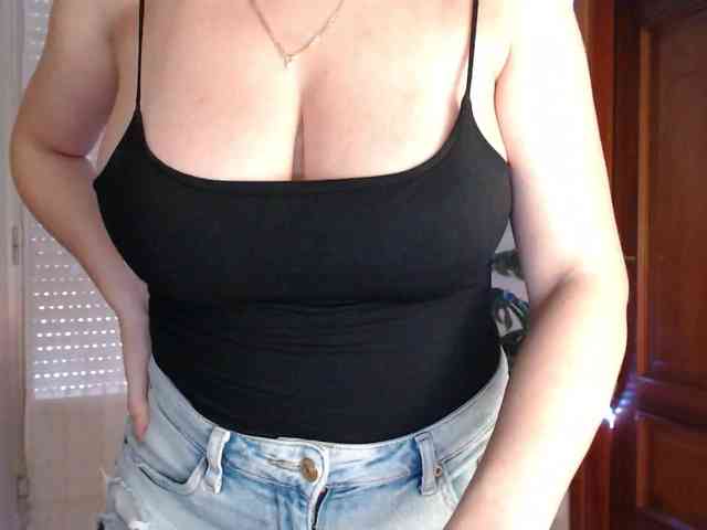 Alina-Lovely webcam