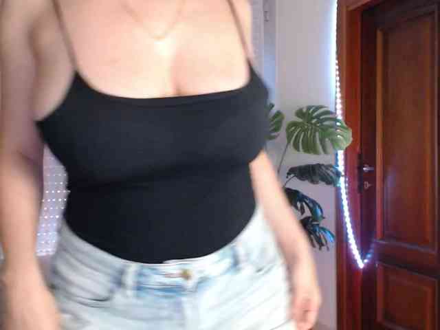 Alina-Lovely webcam