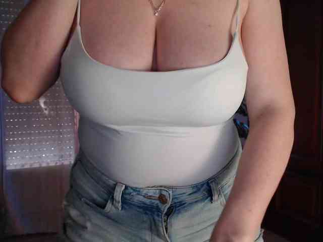 Alina-Lovely webcam