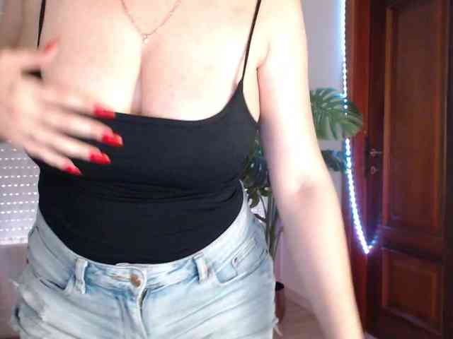 Alina-Lovely webcam
