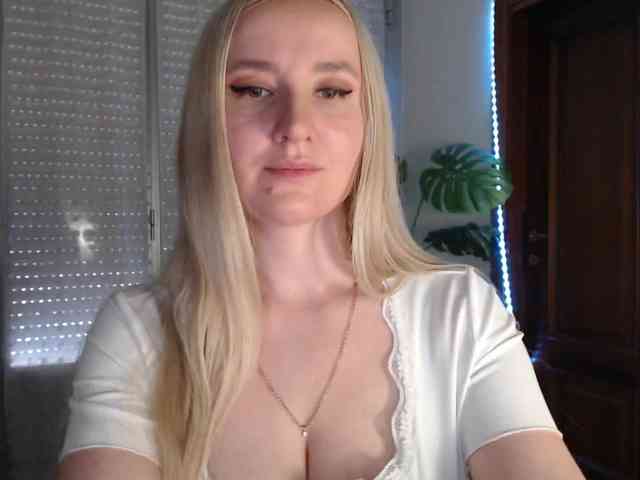 Alina-Lovely webcam