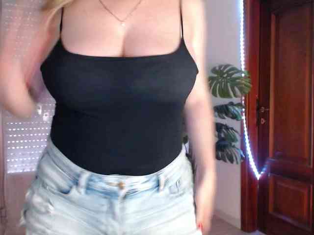 Alina-Lovely webcam