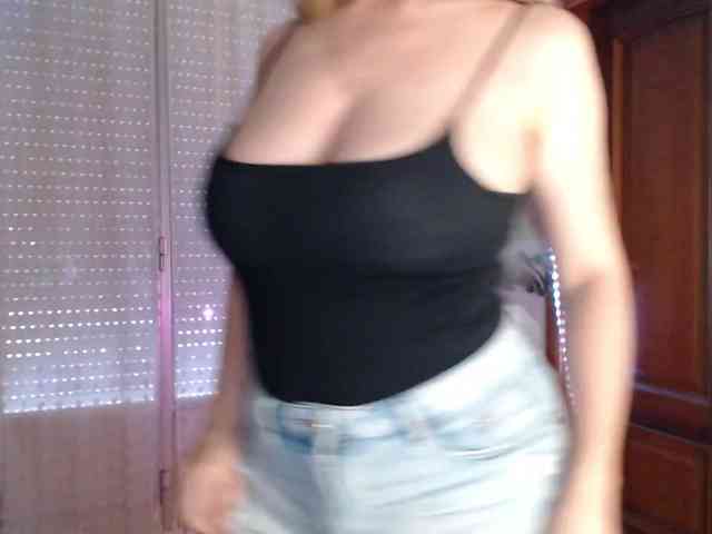 Alina-Lovely webcam
