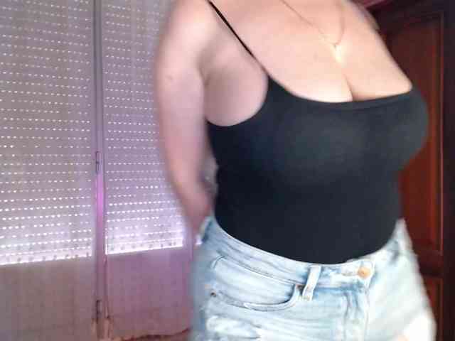 Alina-Lovely webcam
