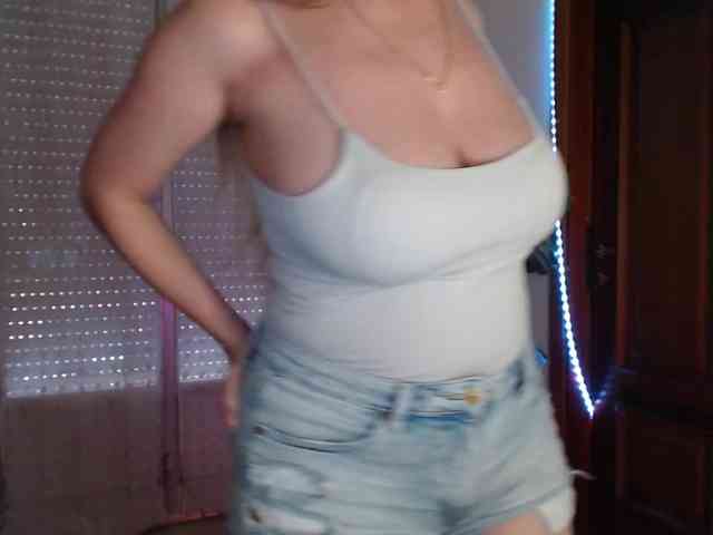 Alina-Lovely webcam