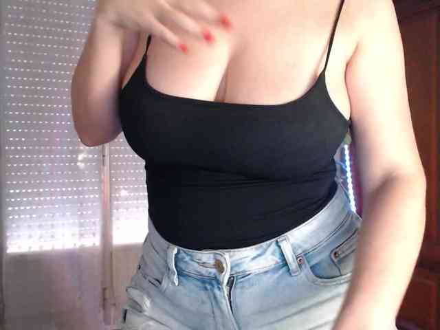 Alina-Lovely webcam