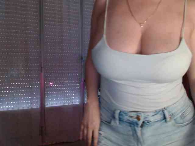Alina-Lovely webcam