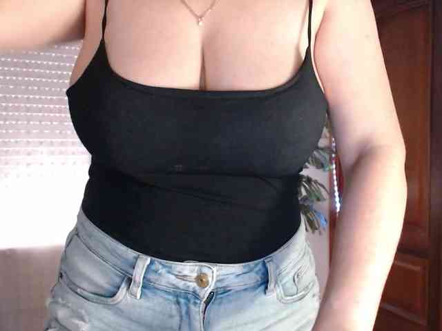 Alina-Lovely webcam