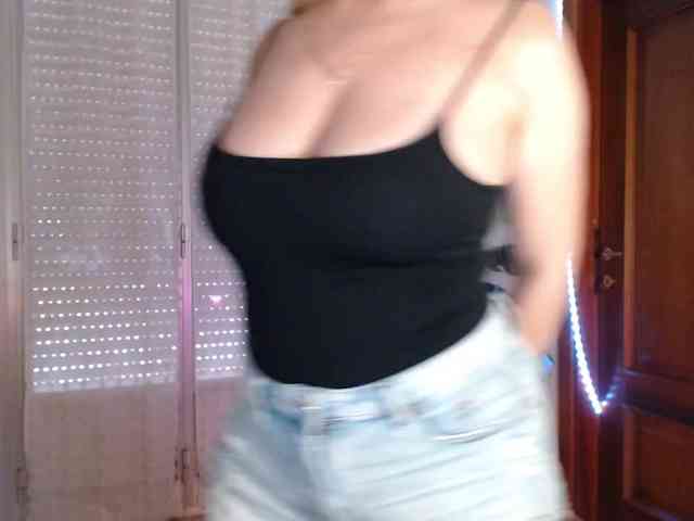 Alina-Lovely webcam
