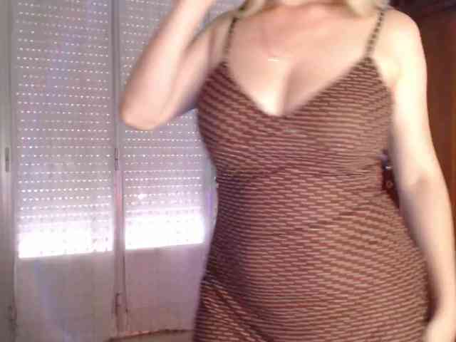 Alina-Lovely webcam