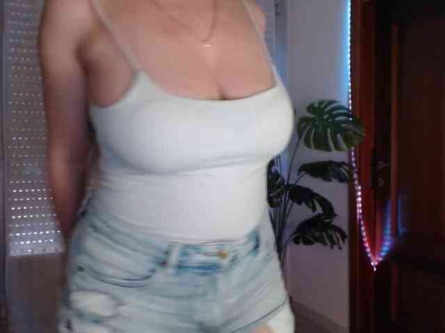 Alina-Lovely webcam