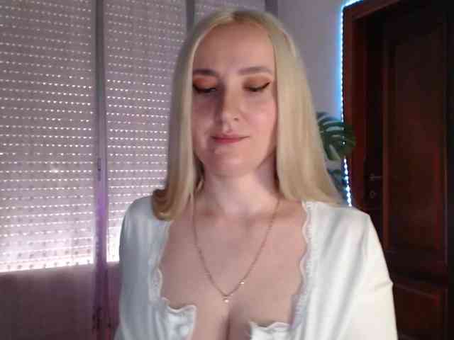 Alina-Lovely webcam