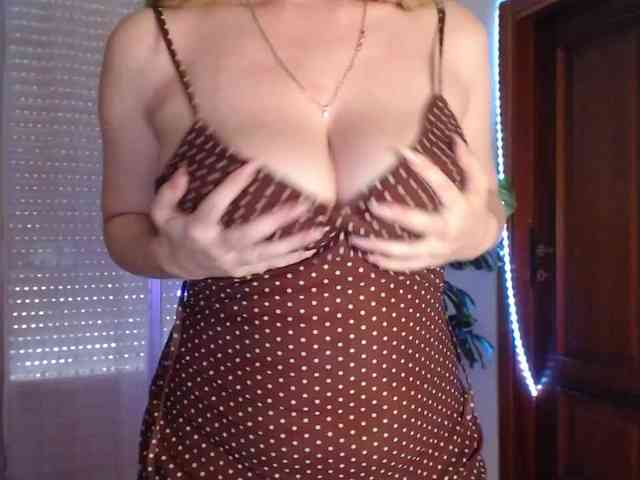Alina-Lovely webcam