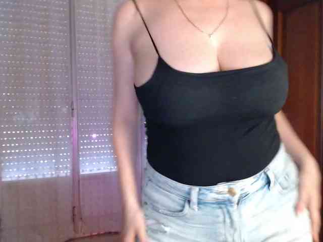 Alina-Lovely webcam