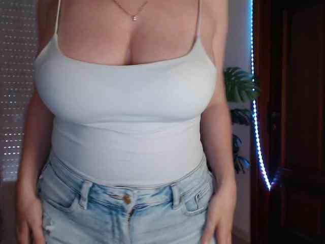 Alina-Lovely webcam