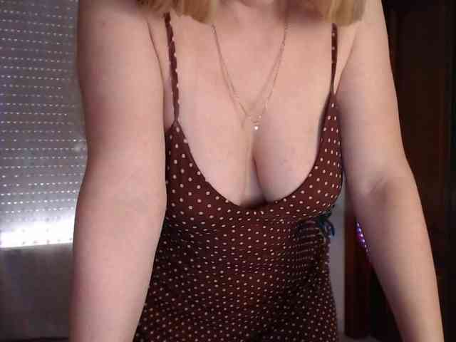 Alina-Lovely webcam