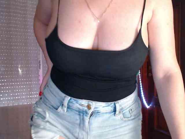 Alina-Lovely webcam