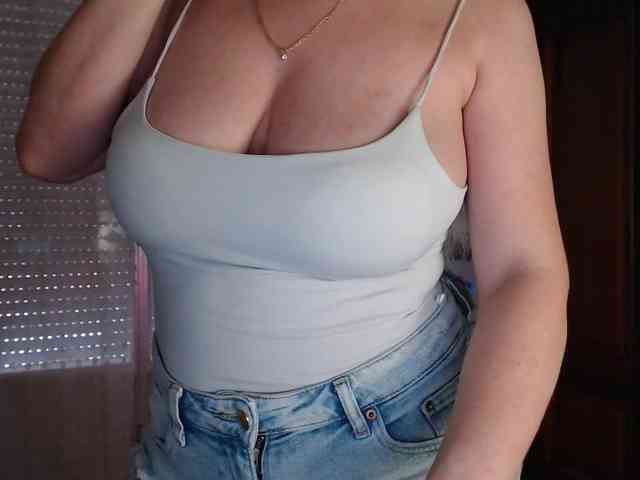 Alina-Lovely webcam