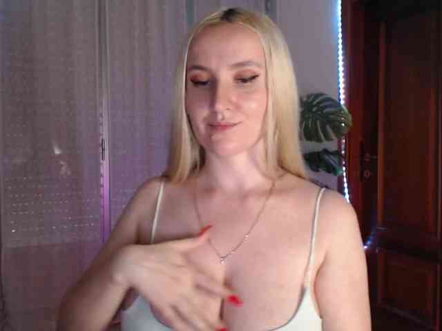 Alina-Lovely webcam