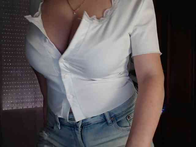 Alina-Lovely webcam