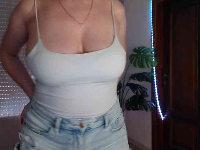 Alina-Lovely webcam
