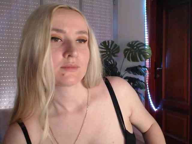 Alina-Lovely webcam