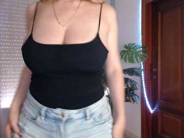 Alina-Lovely webcam
