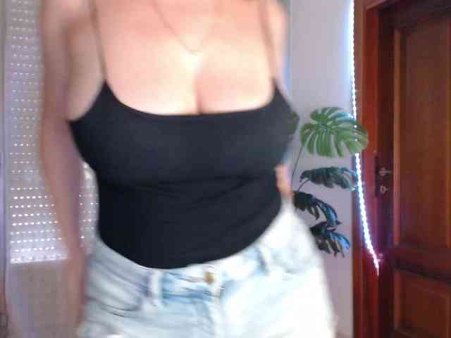 Alina-Lovely webcam