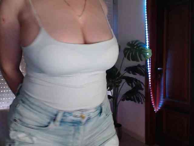 Alina-Lovely webcam