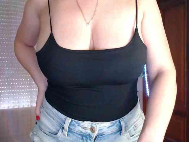 Alina-Lovely webcam