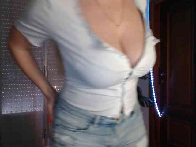 Alina-Lovely webcam
