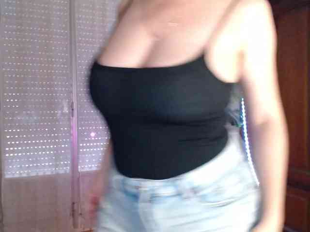 Alina-Lovely webcam