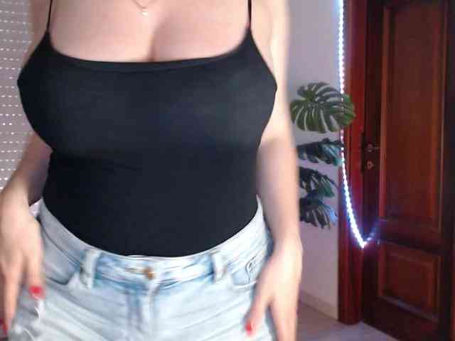 Alina-Lovely webcam