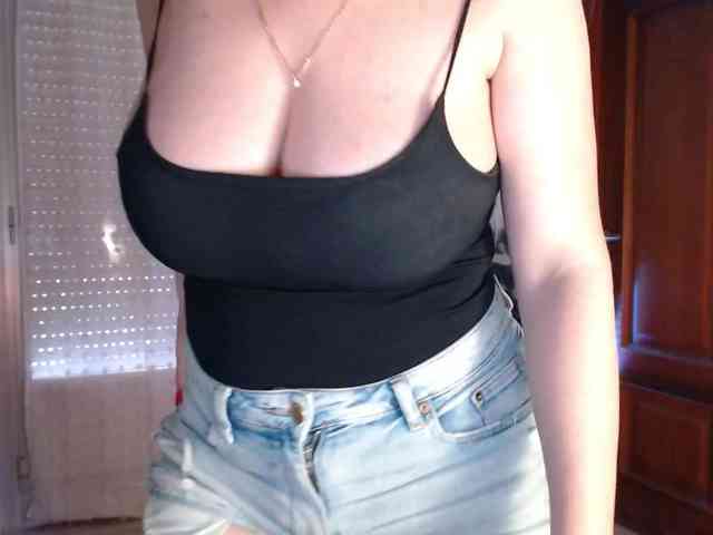 Alina-Lovely webcam